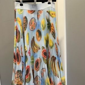 Aritzia Wilfred Twirl Skirt Sz Medium - Beautiful blue colourful fruit pattern!